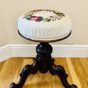 Quality antique Victorian walnut revolving piano stool
