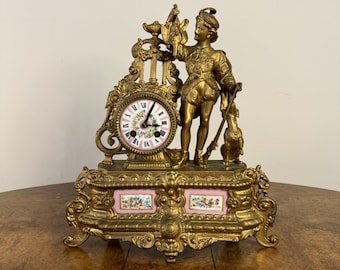 Magnífico reloj de sobremesa victoriano francés del siglo XIX, de metal dorado y porcelana.