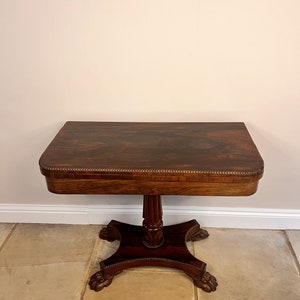 Maravillosa mesa de juego antigua de palisandro de calidad Regency