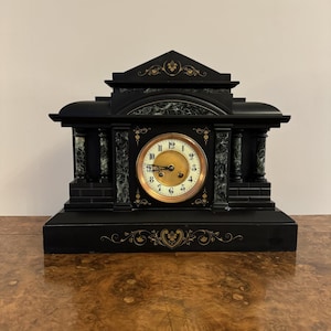 Reloj de repisa antiguo de gran tamaño y calidad excepcional