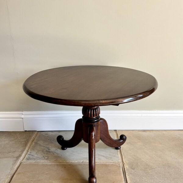 Antique Victorian quality mahogany coffee table