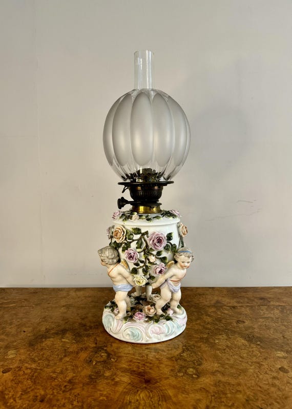 ドイツ製　ビンテージ雑貨　陶器の電気アロマ装置。可愛いわんちゃんが光って匂う！ Outstanding Quality Antique Victorian Sitzendorf Porcelain Oil