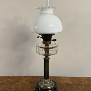 Wonderful quality antique Victorian oil lamp