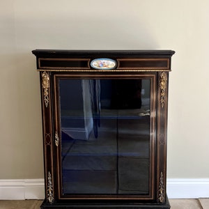 Quality Antique Victorian French display cabinet