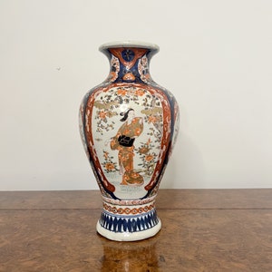 Fantastic quality antique Japanese Imari shaped vase