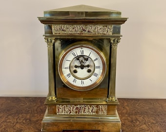 Reloj de sobremesa francés antiguo de latón victoriano de excelente calidad.