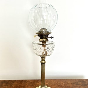 Lovely Antique Victorian Quality Brass Oil Lamp