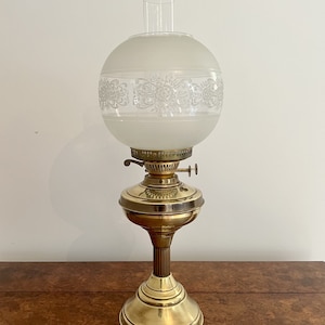 Antique Edwardian quality brass and glass oil lamp