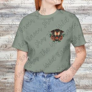 Feral Moms Club T-Shirt, Unisex Graphic Tee for Moms, Casual Wear, Gift for Mother’s Day, Unique T-Shirt for Mom Friends