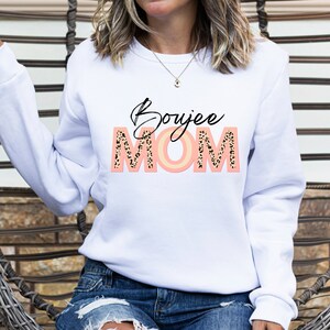 Boujee Mom PNG ~ Preppy Sublimationshemd ~ Leopard Print Mom ~ Trendy Mom ~ Boujee Momma ~ DTF Print ~ Retro Mom ~ Geparden Print ~ Mom Art