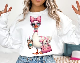 Ganso preppy PNG ~ Ganso Boujee ~ Ganso atrevido PNG ~ Ganso coqueto para camisa ~ Ganso glamuroso ~ Ganso femenino ~ Café helado ~ DTF ~ Clip art de ganso
