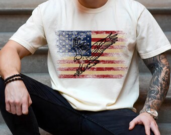 Flaga USA i orzeł PNG ~ Patriotyczne pobieranie cyfrowe ~ Zniszczone męskie sublimacje na koszulki ~ DTF ~ Czerwony biały niebieski ~ 4 lipca Clip Art