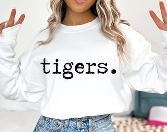 Preppy Tigers PNG ~ Niedliches adrettes Sublimationsshirt für Shirt ~ Typografie Tigers Maskottchen ~ DTF ~ Digitaler Download ~ Beunruhigt ~ Sportschulteam