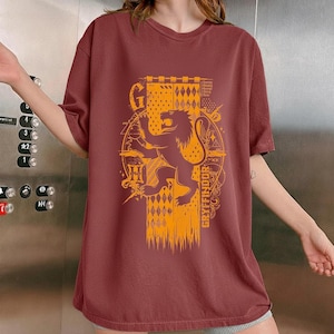 Camiseta da Casa do Leão Bruxo, Camiseta Retrô da Academia de Magia, Camiseta Comfort Colors Pottery, Camiseta Vintage com Estampa de Bruxo, Dramione HP Marauders