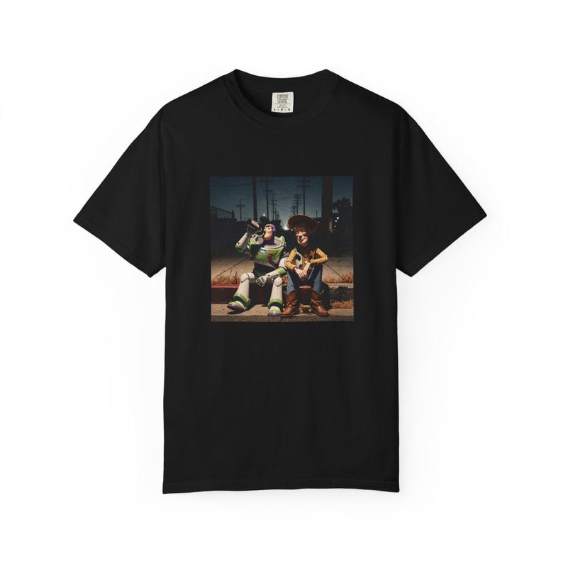 Camiseta Toy Story Comfort Colors, camiseta vintage de Buzz Lightyear, camiseta a juego para la familia de Disney Vacation, camiseta retro con estampado de Woody (regalo) imagen 2