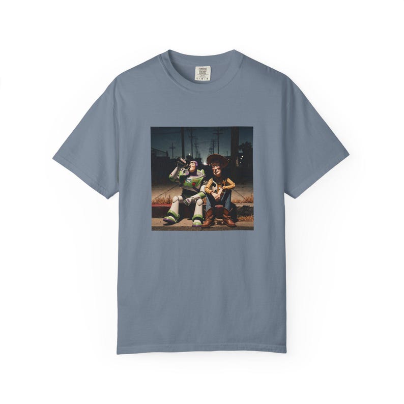 Camiseta Toy Story Comfort Colors, camiseta vintage de Buzz Lightyear, camiseta a juego para la familia de Disney Vacation, camiseta retro con estampado de Woody (regalo) imagen 6