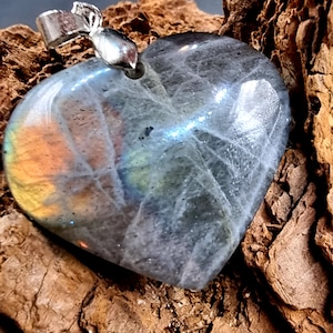 Purple Labradorite heart pendant (or Spectrolite)