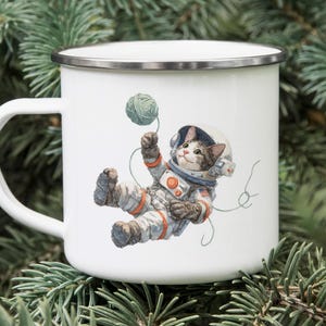 Cat Astronaut Enamel Camping Mug – Floating Space Kitty with Yarn Ball – Cute Tin Mug for Cat Lovers & Stargazers