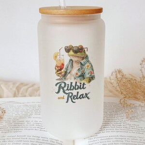 Frog Hawaiian Shirt Tumbler: Ribbit & Relax Cocktail Glass with Bamboo Lid