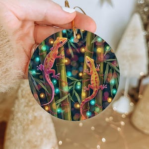 Ceramic Gecko Ornament: Tropical Bamboo Garland with Blinking Lights