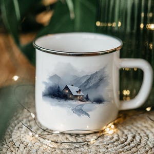 Cozy Mountain Cabin Snow Scene Enamel Tin Mug – Winter Camping Coffee Cup, Rustic Outdoor Camper Gift