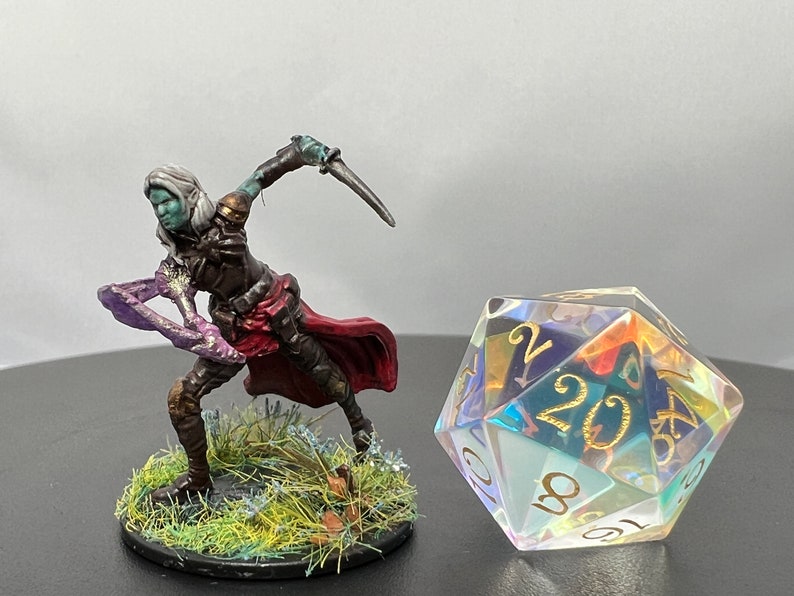Miniatura D&D 32mm – Air Genasi Ranger Rogue Femminile – Mordi Il Proiettile – Non Assemblata