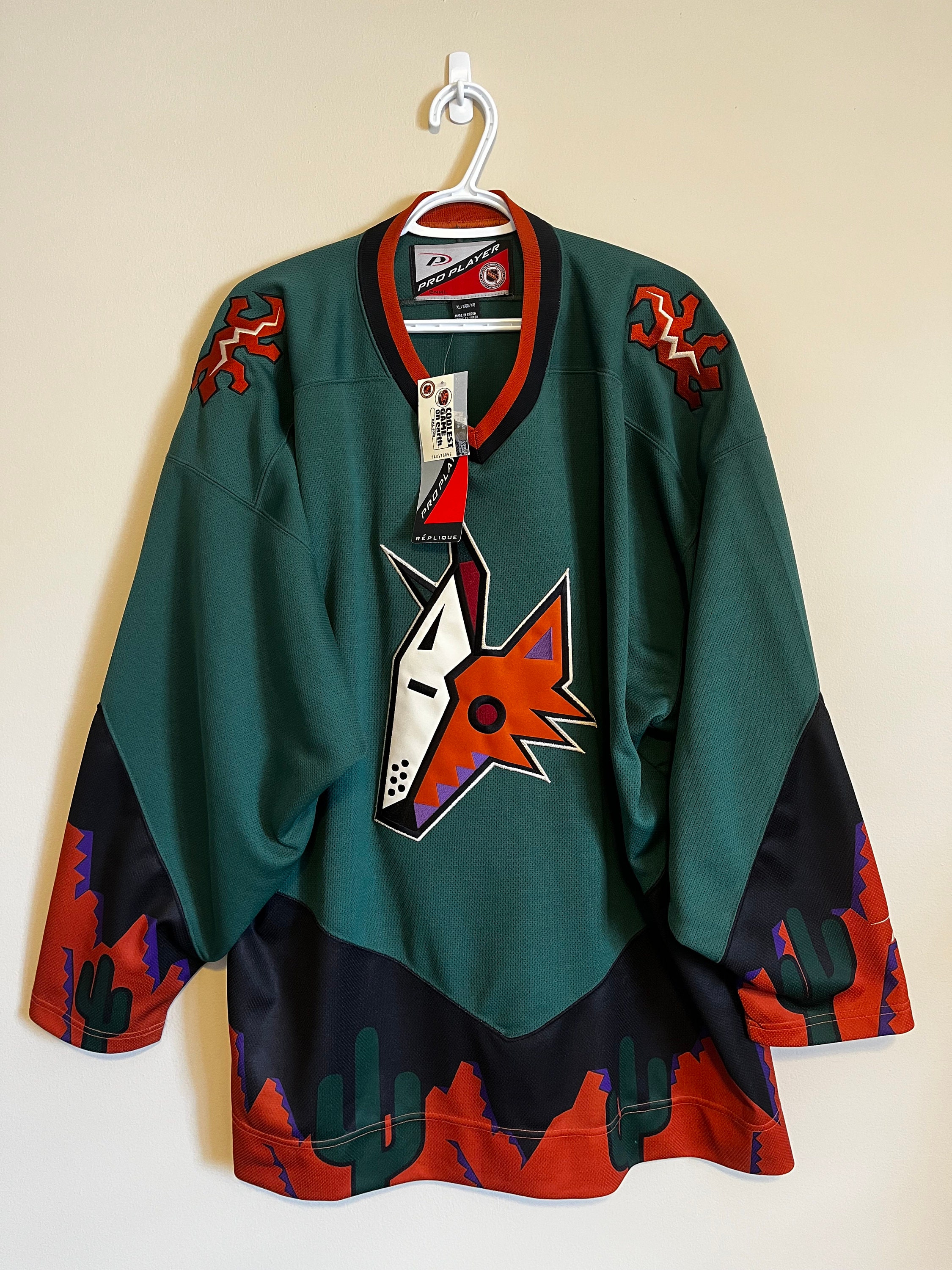 Vintage 00s Polyester Colour-Block White Phoenix Coyotes NHL Hockey Jersey  - X-Large– Domno Vintage