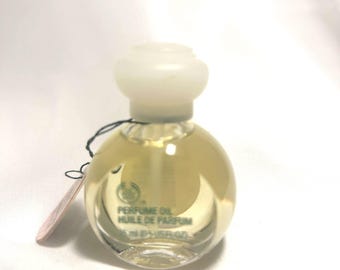 The Body Shop Cosy Cashmere Perfume Oil - Woody Oriental Fragrance (15mL)