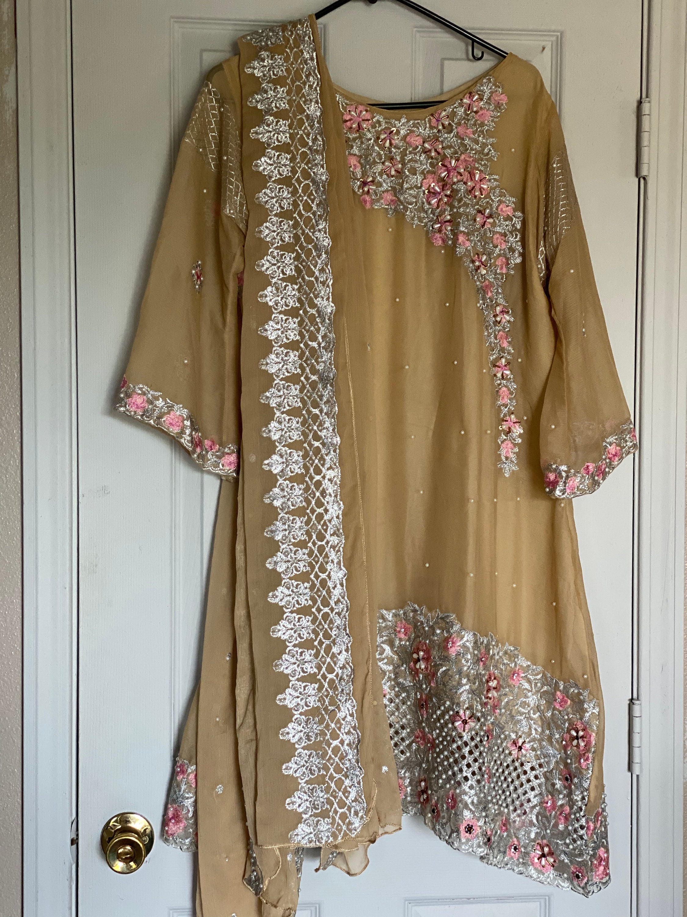long frock and dupatta Pakistani wedding dress style Pakistani designer  dress | Dress style pakistani, Pakistani dress design, Stunning dresses