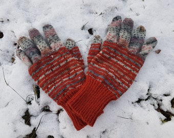 Handgestrickte Fingerhandschuhe