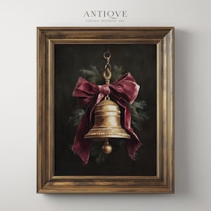 Puede incluir: Impresión artística estética vintage enmarcada que presenta una campana dorada con un lazo rojo y vegetación sobre un fondo oscuro. La impresión está en un marco dorado, con el texto "ANTIOVE" y "VINTAGE AESTHETIC ART" en la parte superior.