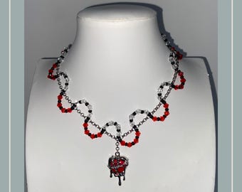 Collier chaîne empoisonnée