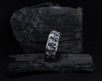 Anillo de banda de calavera de plata, anillo gótico, anillo de banda punk, anillo de huesos, anillo de fantasía, anillo de novio, anillo de papá, anillo satánico, anillo de hombres de plata