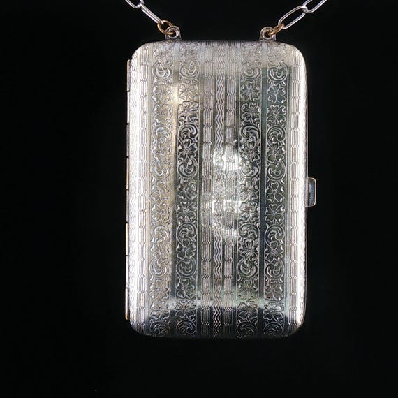 Elegant Art Deco Dance Compact / Necessaire with Chain – GER SILVER