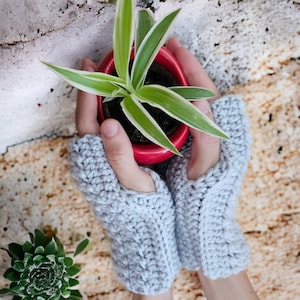 Fingerlose Handschuhe Gehäkelte