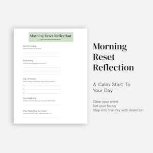 Puede incluir: Una hoja de papel blanca titulada "Morning Reset Reflection" con un encabezado verde. El texto incluye indicaciones para la autorreflexión, como "How I'm Feeling" y "Brain Dump". El lado derecho presenta el título "Morning Reset Reflection" y la frase "A Calm Start To Your Day."