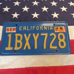 REAL VINTAGE American number plate from the 80s coming from the California State !