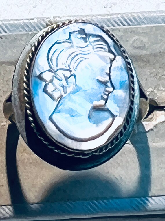 Antique brass cameo ring mother of pearl - image 7