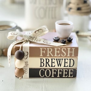 Handgjord kaffebokstapel: Dekoration för kaffebar på flera nivåer