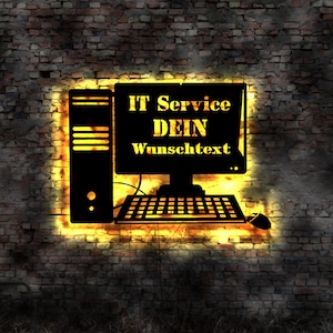 以下が含まれることがあります： レンガの壁の背景に、「IT Service DEIN Wunschtext」というテキストが書かれた黒いコンピューターモニターのシルエット。コンピューターモニターは黄色く光っている。