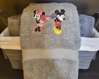 ミッキーとミニーの刺繍タオル