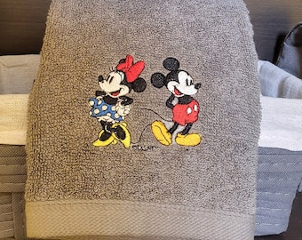 ミッキーとミニーの刺繍タオル