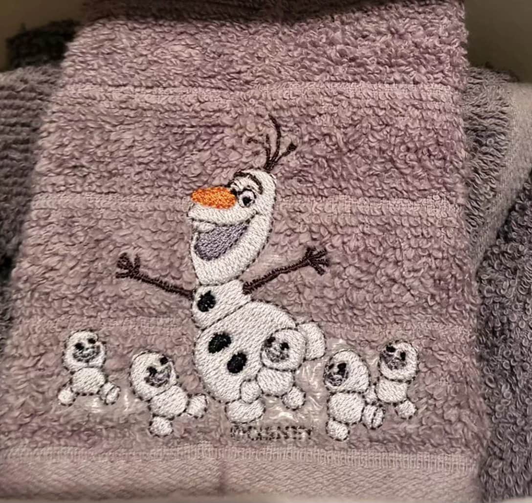 Asciugamano Poncho Frozen Anna Ed Elsa Per Bambini - Cotone Rapido, Con Cappuccio Olaf, 50x115 Cm - Foto 10