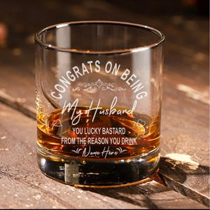Engraved Whiskey Glass | Funny Husband Gift, Anniversary Present afbeelding 3