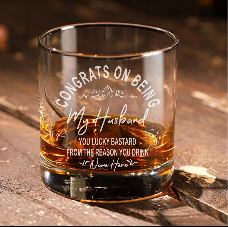 Engraved Whiskey Glass | Funny Husband Gift, Anniversary Present afbeelding 3