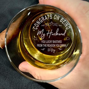 Engraved Whiskey Glass | Funny Husband Gift, Anniversary Present afbeelding 4