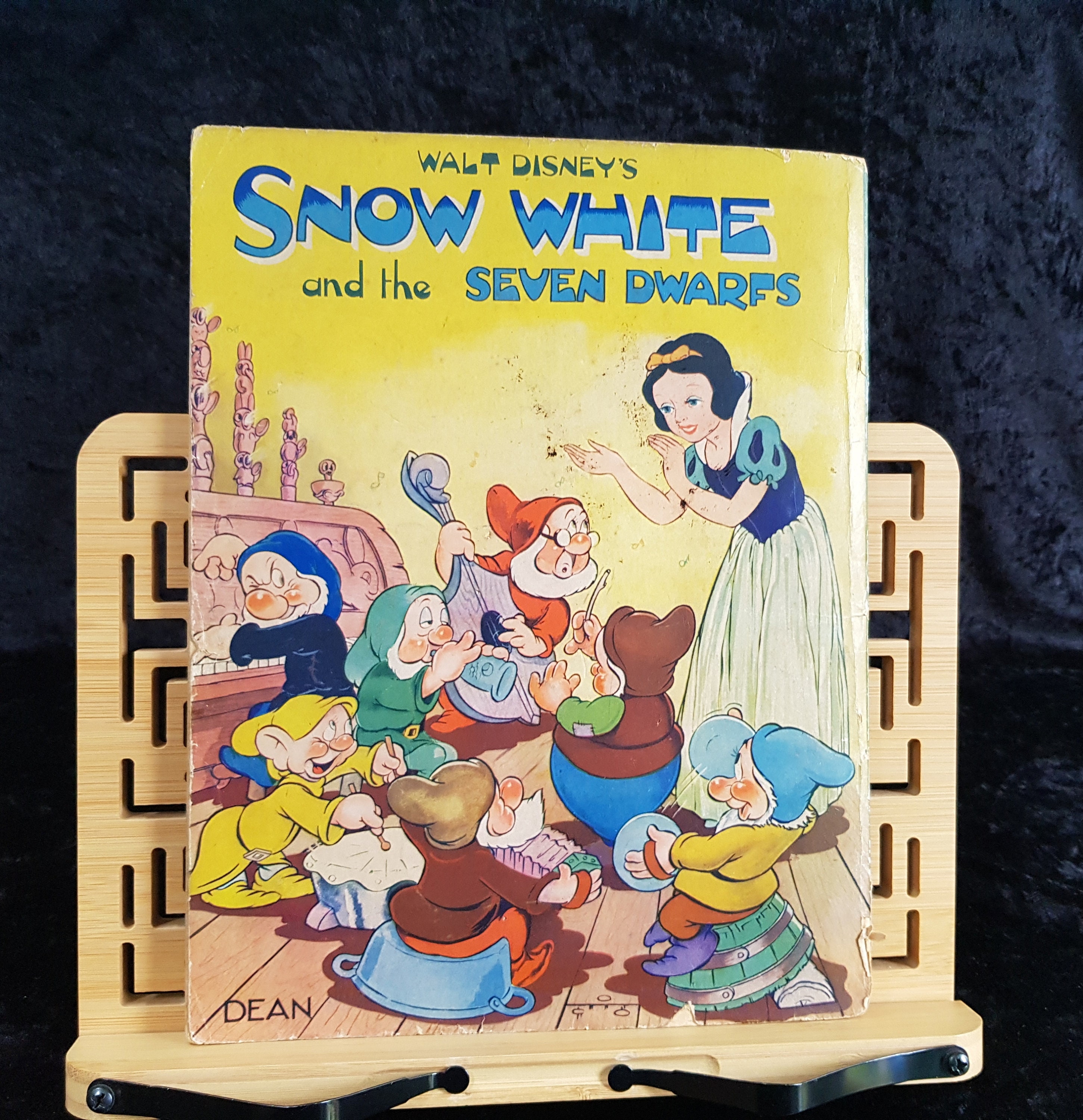 Images of Snow White from Disney's Snow White and the Seven Dwarfs