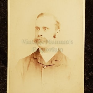 ca.1880 Carte de Visite - Man met hoofd en schouders met snor - W.S. Bradshaw, Londen