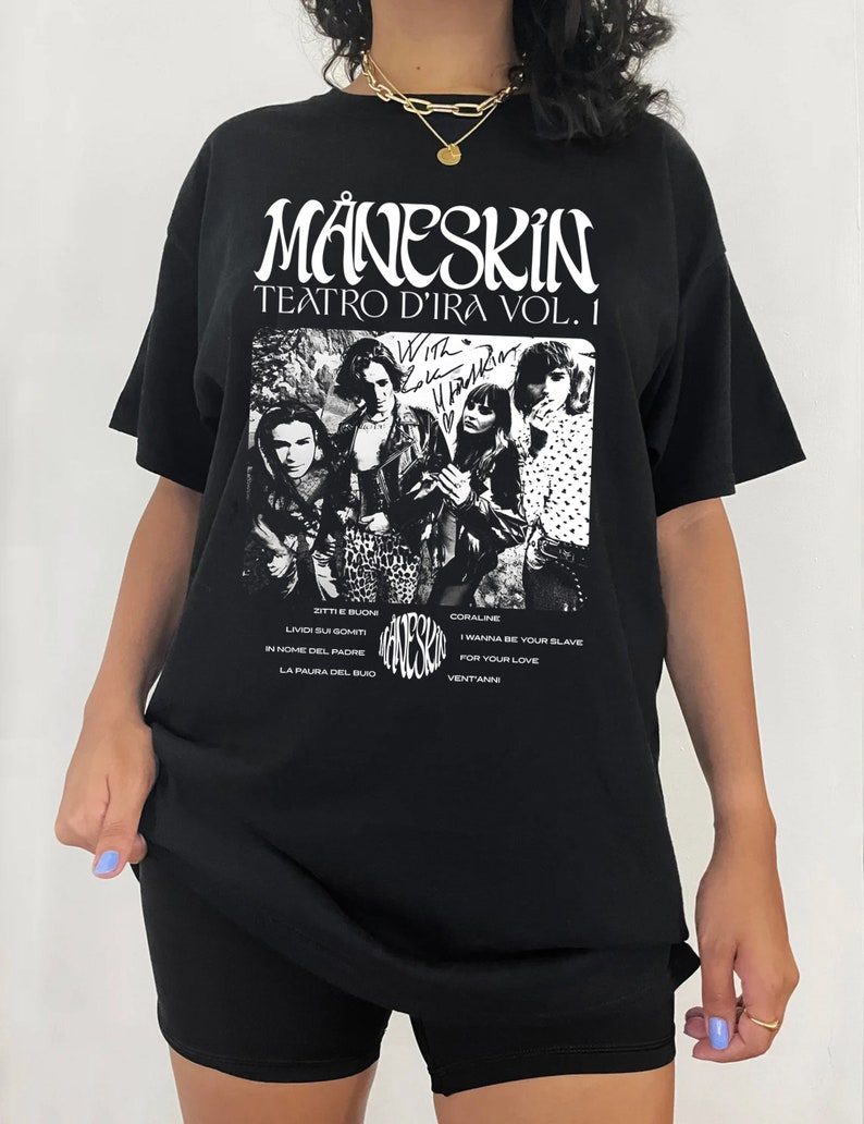 May include: Black oversized t-shirt with a white graphic of the band Maneskin. The graphic includes a photo of the band members and the text "Teatro d'Ira Vol. 1".