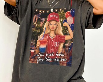 Camiseta Comfort Colors Patriotic Doll, Camiseta "I'm Just Here For The Wieners", Camiseta divertida del 4 de julio, Camiseta con estampado de meme retro americano